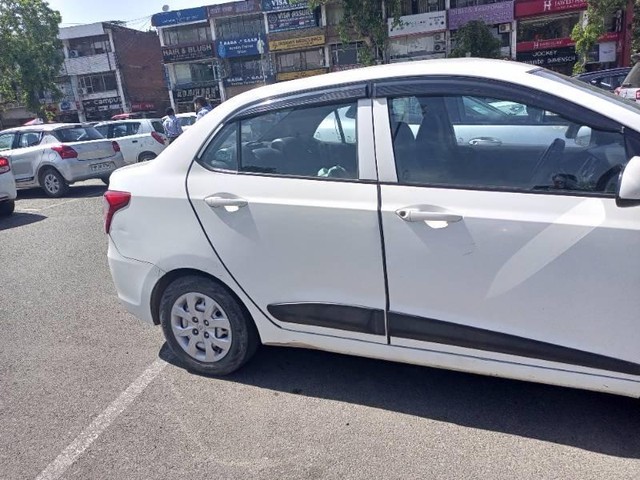 Second-hand 2016 Hyundai Xcent 1.2 CRDi E for sale in Chandigarh-11