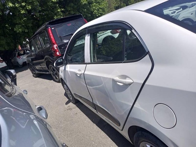 Second-hand 2016 Hyundai Xcent 1.2 CRDi E for sale in Chandigarh-9