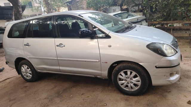 Second-hand 2011 Toyota Innova 2.5 EV Diesel MS 7 Str BSIII for sale in Patna-2
