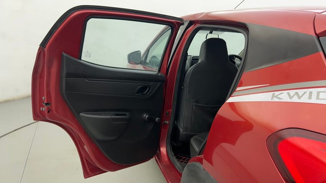 Second-hand 2017 Renault KWID RXT for sale in Ahmedabad-27