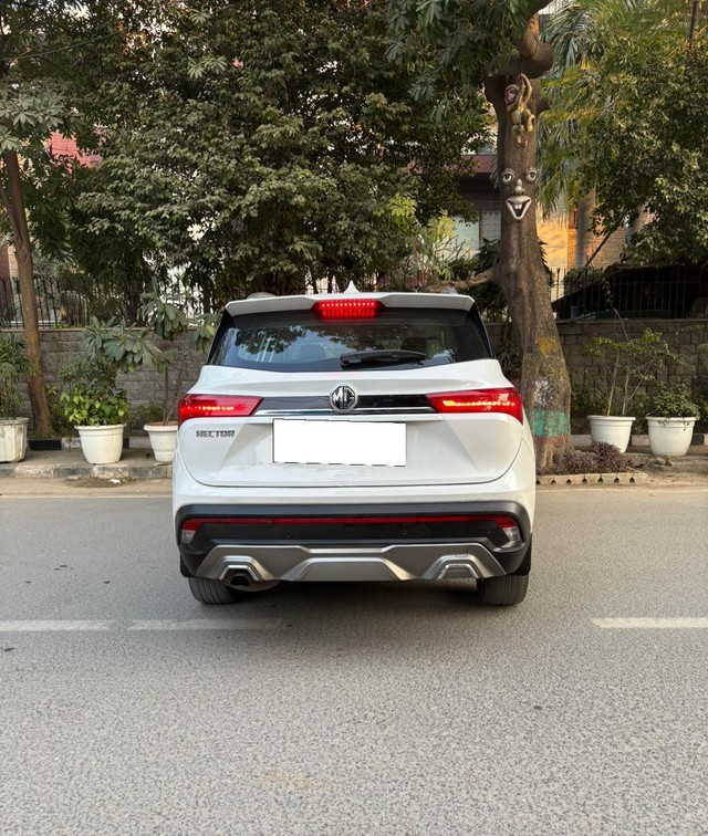 Second-hand 2022 MG Hector Plus Sharp CVT for sale in New Delhi-3