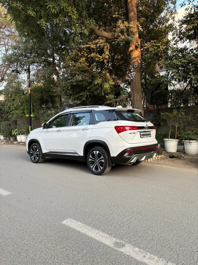 Second-hand 2022 MG Hector Plus Sharp CVT for sale in New Delhi-4