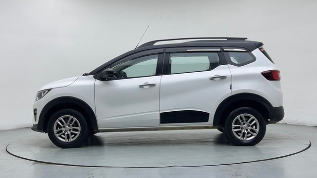 Second-hand 2022 Renault Triber RXT for sale in Karnal-6