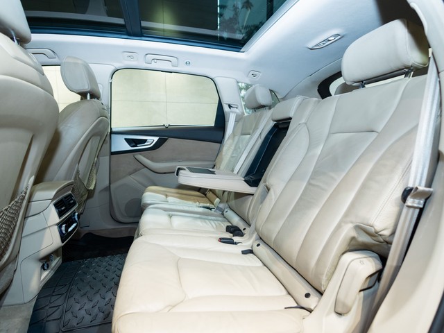 Second-hand 2018 Audi Q7 45 TDI Quattro Premium Plus for sale in Kolkata-11