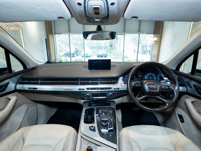 Second-hand 2018 Audi Q7 45 TDI Quattro Premium Plus for sale in Kolkata-12