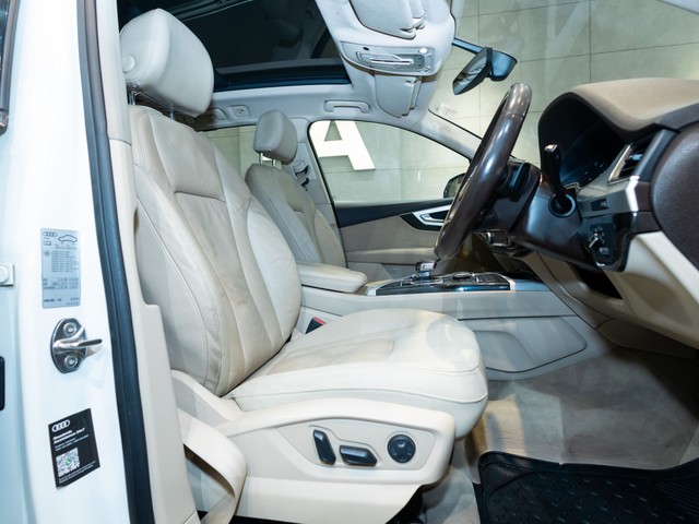 Second-hand 2018 Audi Q7 45 TDI Quattro Premium Plus for sale in Kolkata-8