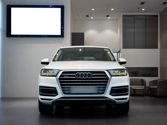 Second-hand 2018 Audi Q7 45 TDI Quattro Premium Plus for sale in Kolkata-4