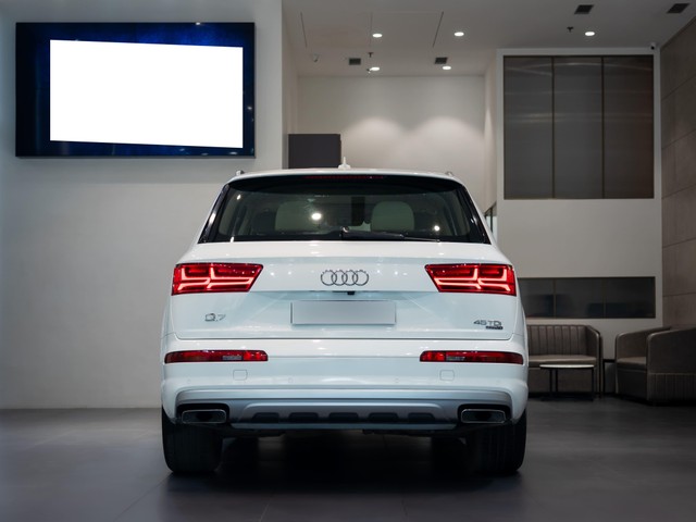 Second-hand 2018 Audi Q7 45 TDI Quattro Premium Plus for sale in Kolkata-2