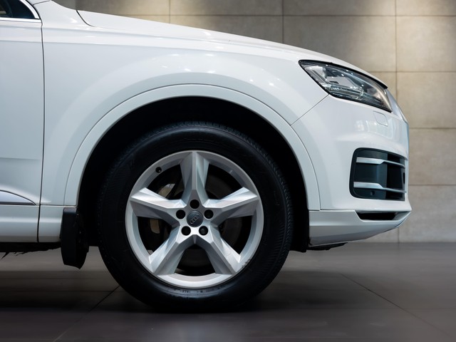 Second-hand 2018 Audi Q7 45 TDI Quattro Premium Plus for sale in Kolkata-6