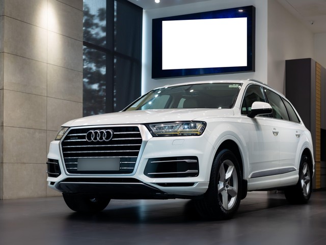 Second-hand 2018 Audi Q7 45 TDI Quattro Premium Plus for sale in Kolkata-3