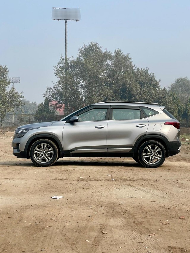 Second-hand 2022 Kia Seltos HTX IVT G for sale in New Delhi-3
