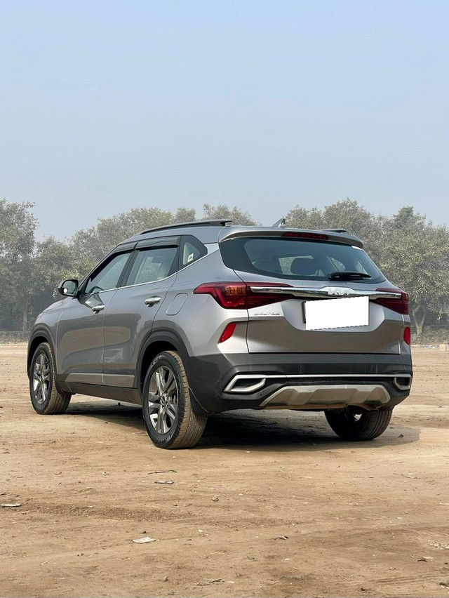Second-hand 2022 Kia Seltos HTX IVT G for sale in New Delhi-9