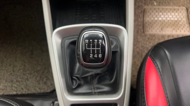 Second-hand 2023 Hyundai Venue SX Diesel for sale in Kolkata-12