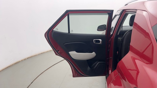 Second-hand 2023 Hyundai Venue SX Diesel for sale in Kolkata-35