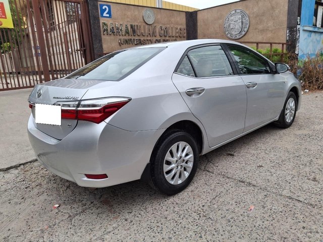 Second-hand 2017 Toyota Corolla Altis 1.8 G CVT for sale in New Delhi-5