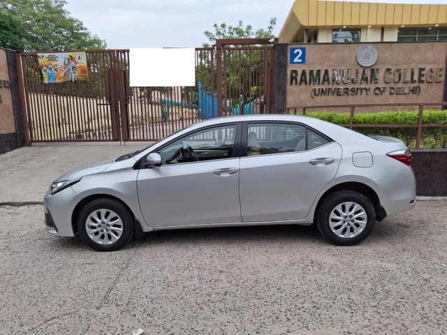 Second-hand 2017 Toyota Corolla Altis 1.8 G CVT for sale in New Delhi-4