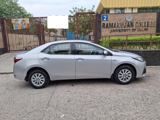 Second-hand 2017 Toyota Corolla Altis 1.8 G CVT for sale in New Delhi-1
