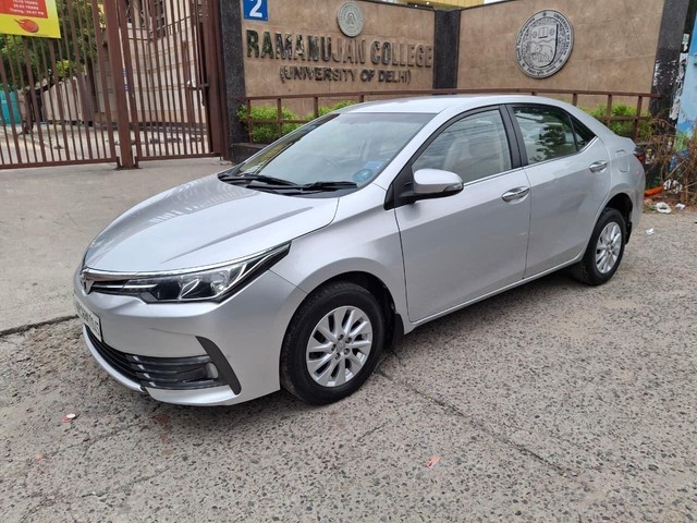 Second-hand 2017 Toyota Corolla Altis 1.8 G CVT for sale in New Delhi-6