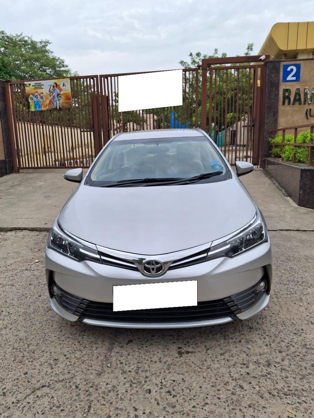 Second-hand 2017 Toyota Corolla Altis 1.8 G CVT for sale in New Delhi-7
