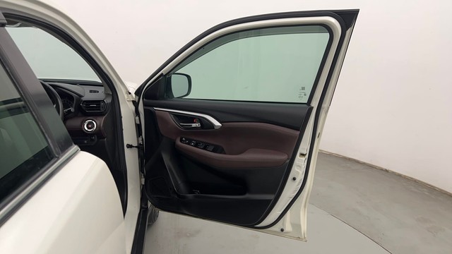 Second-hand 2022 Maruti Grand Vitara Alpha AT for sale in Chandigarh-16