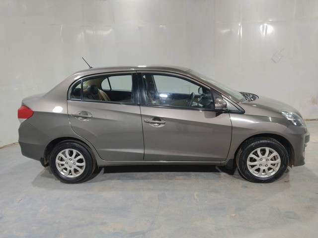Second-hand 2015 Honda Amaze VX i-VTEC for sale in Kochi-2