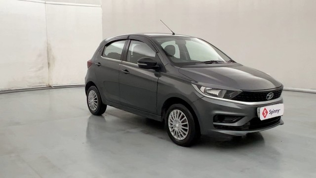 Second-hand 2023 Tata Tiago XT for sale in Kanpur-1