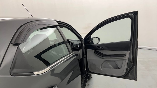 Second-hand 2023 Tata Tiago XT for sale in Kanpur-16