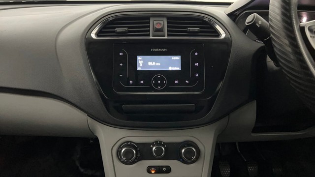 Second-hand 2023 Tata Tiago XT for sale in Kanpur-31