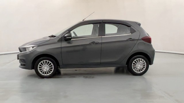 Second-hand 2023 Tata Tiago XT for sale in Kanpur-6