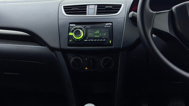 Second-hand 2017 Maruti Suzuki Swift LXI Option for sale in Noida-33