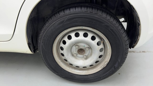 Second-hand 2017 Maruti Suzuki Swift LXI Option for sale in Noida-19