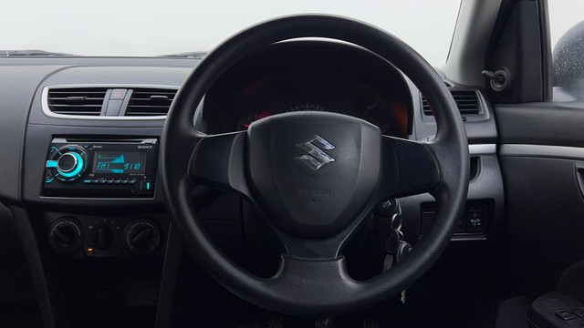 Second-hand 2017 Maruti Suzuki Swift LXI Option for sale in Noida-36