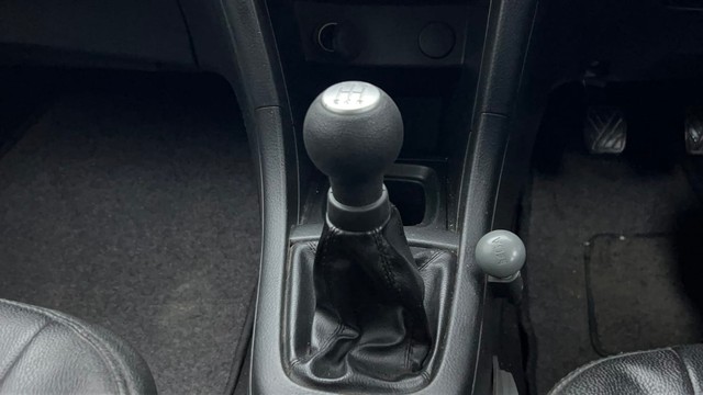 Second-hand 2017 Maruti Suzuki Swift LXI Option for sale in Noida-12