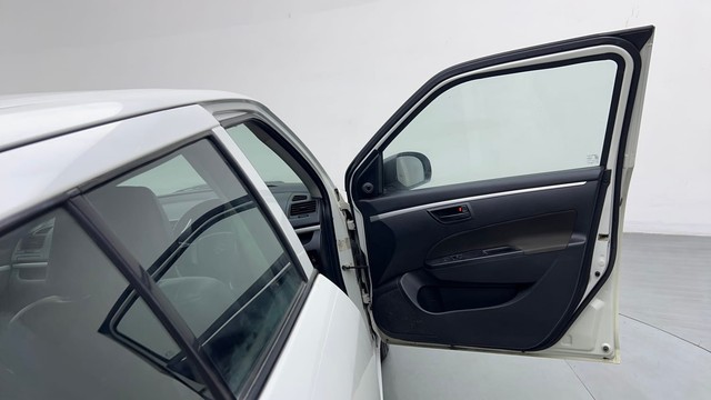 Second-hand 2017 Maruti Suzuki Swift LXI Option for sale in Noida-16