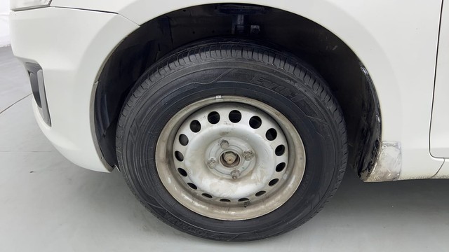 Second-hand 2017 Maruti Suzuki Swift LXI Option for sale in Noida-20