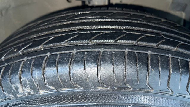 Second-hand 2017 Maruti Suzuki Swift LXI Option for sale in Noida-39