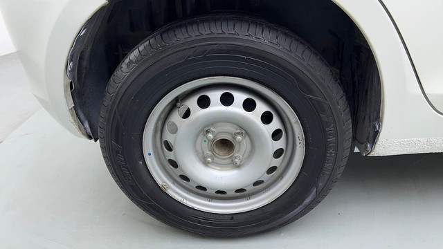 Second-hand 2017 Maruti Suzuki Swift LXI Option for sale in Noida-18