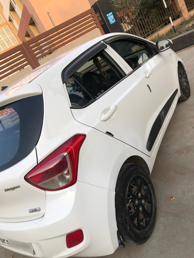 Second-hand 2015 Hyundai i10 Magna 1.1L for sale in Kanpur-4