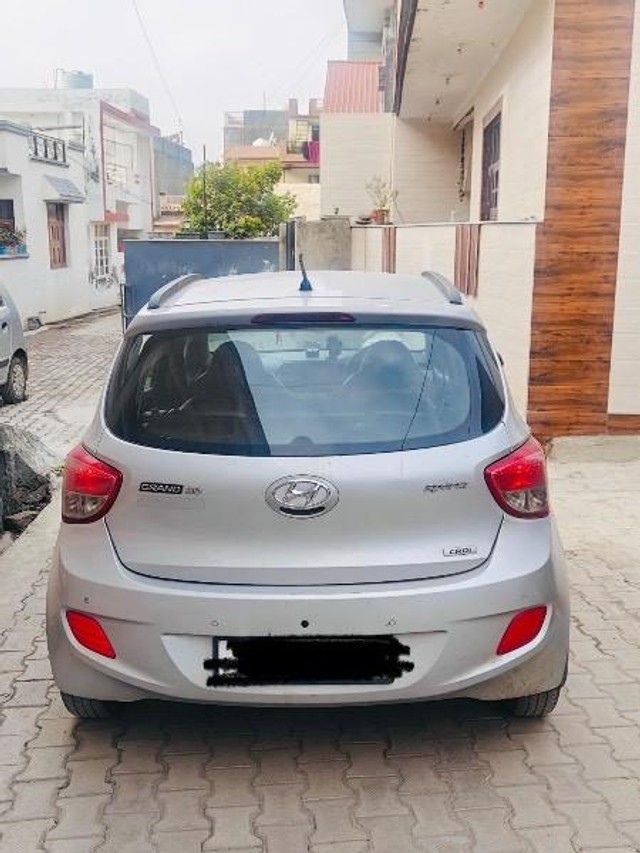 Second-hand 2015 Hyundai Grand i10 CRDi Sportz for sale in Panchkula-9