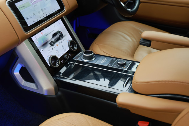 Second-hand 2021 Land Rover Range Rover 3.0 Diesel LWB Vogue for sale in Gurgaon-14