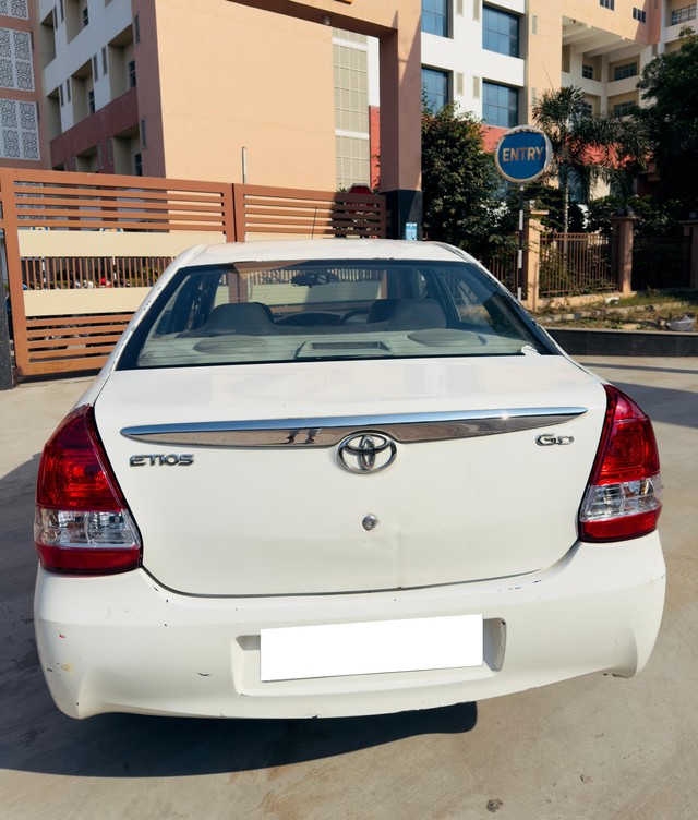 Second-hand 2015 Toyota Etios GD for sale in Kanpur-2