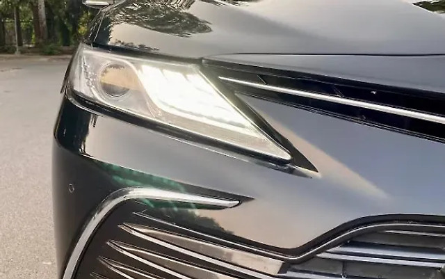 Second-hand 2022 Toyota Camry Hybrid 2.5 for sale in New Delhi-4