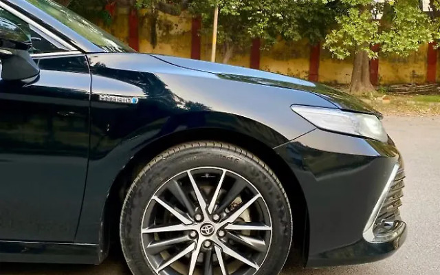 Second-hand 2022 Toyota Camry Hybrid 2.5 for sale in New Delhi-6