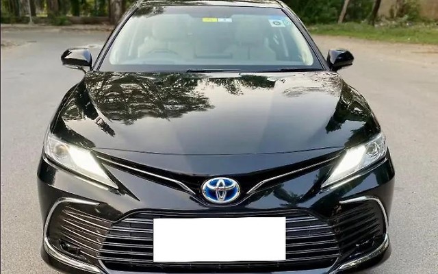 Second-hand 2022 Toyota Camry Hybrid 2.5 for sale in New Delhi