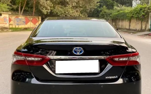 Second-hand 2022 Toyota Camry Hybrid 2.5 for sale in New Delhi