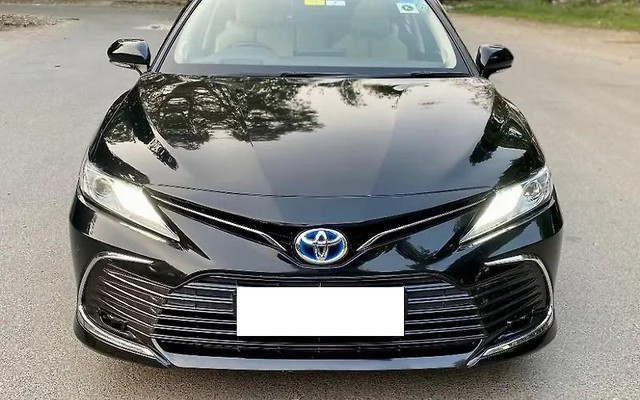 Second-hand 2022 Toyota Camry Hybrid 2.5 for sale in New Delhi-2