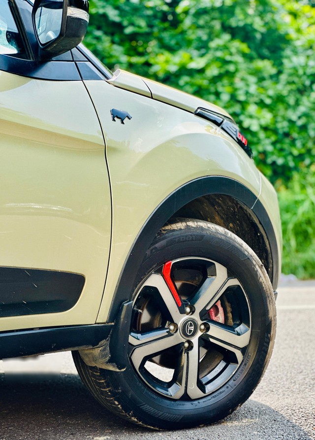 Second-hand 2022 Tata Nexon XZA Plus Kaziranga Edition AMT for sale in New Delhi-8