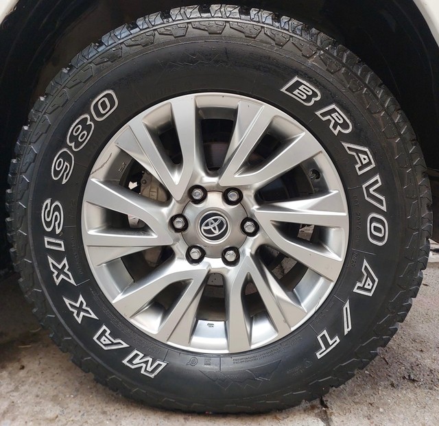 Second-hand 2023 Toyota Hilux High AT BSVI for sale in New Delhi-5