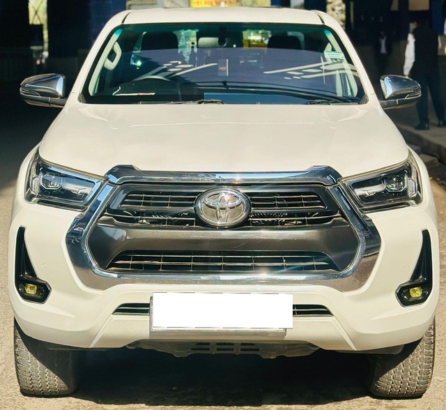 Second-hand 2023 Toyota Hilux High AT BSVI for sale in New Delhi-3
