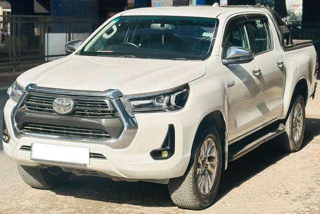 Second-hand 2023 Toyota Hilux High AT BSVI for sale in New Delhi-2